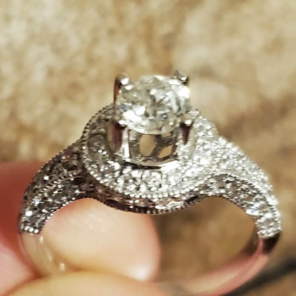14K  WHITE  GOLD RING - Picture 7 of 8